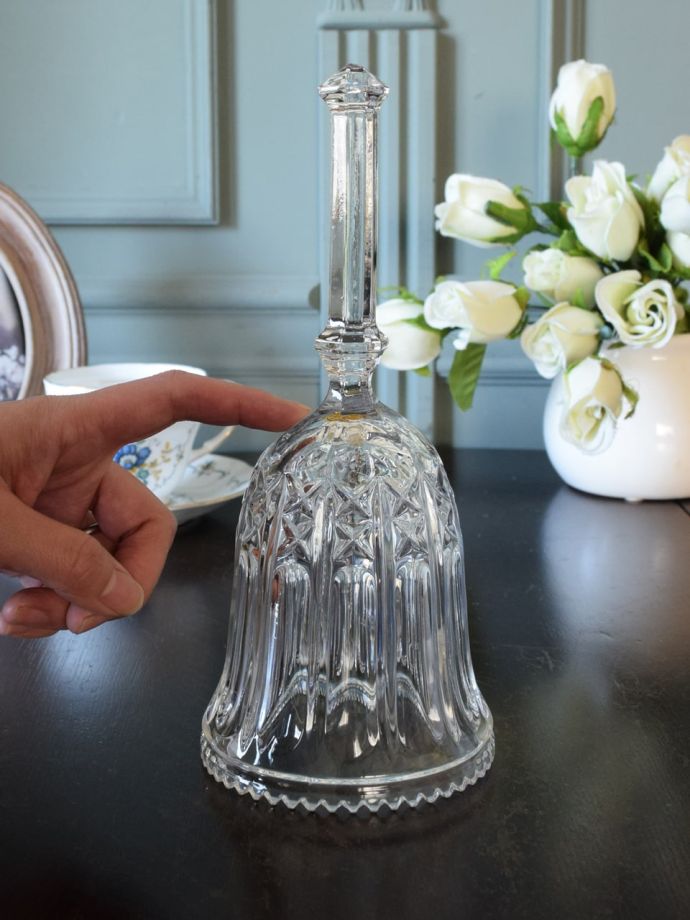 イギリスのアンティークガラス雑貨、輝きがキレイなプレスドグラスの