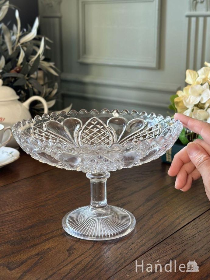 アンティークガラスの食器、イギリスから届いたプレスドグラスのガラス