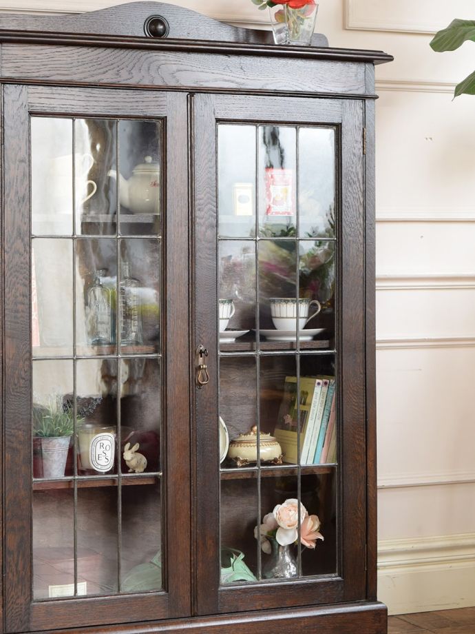 英国アンティークのおしゃれなガラスキャビネット 、ステンドグラス扉