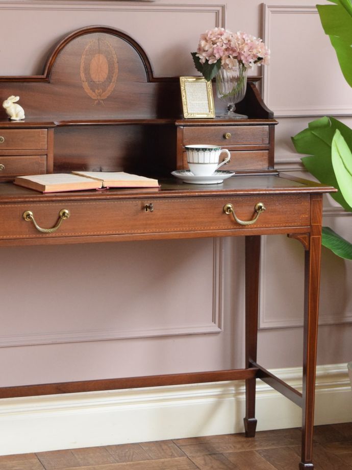 マホガニー材のアンティーク家具、美しい大人の書斎机レディデスク(q