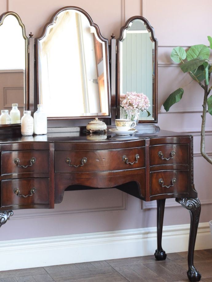 イギリスから届いたアンティークのドレッサー、マホガニー材の三面鏡の