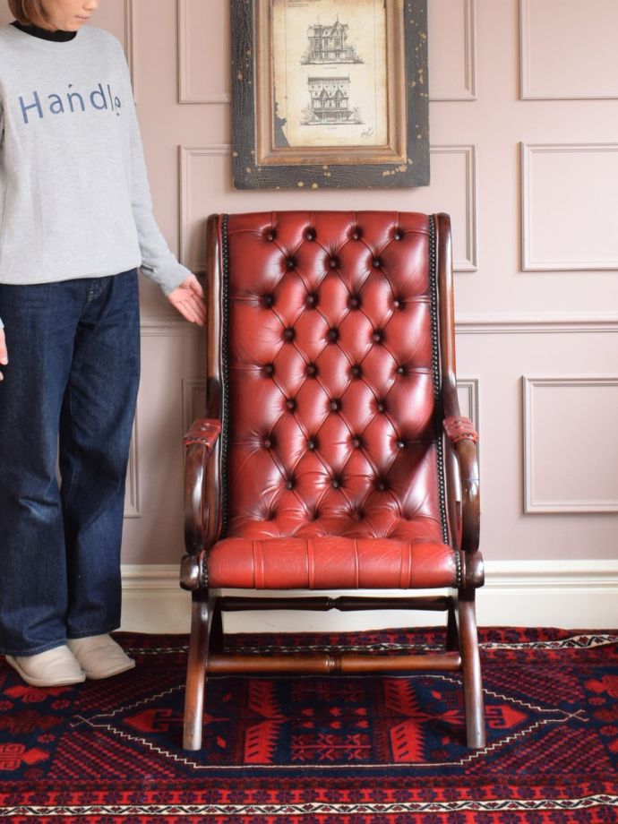 ボタンダウンがカッコいい革張りのパーソナルチェア、チェスター