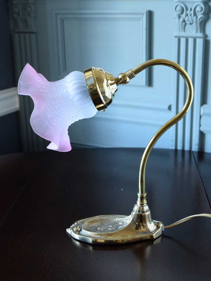 イタリアから届いたおしゃれな照明器具、真鍮製のテーブルランプ（E17