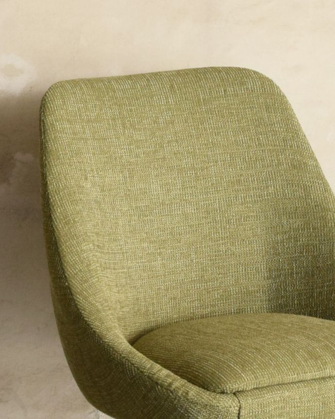 北欧スタイルのヴィンテージチェア、グリーン色のカッコいいスピン