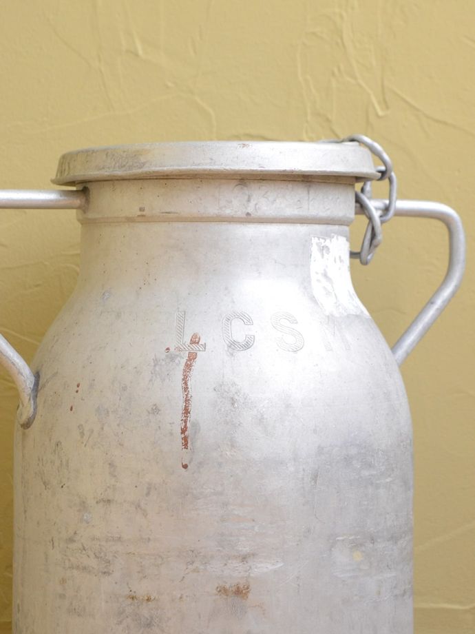 フランスで見つけたアンティークのミルク缶、おしゃれに使える傘立て(x