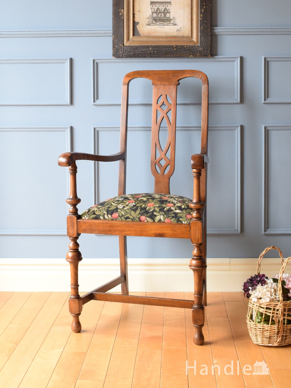 イギリスから届いたアンティークの椅子、クイーンアンのダイニング