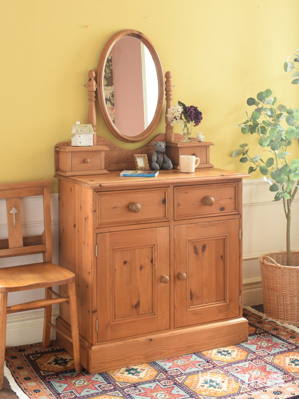 北欧スタイルのヴィンテージ鏡台、4段の引き出しが付いたチェスト付き