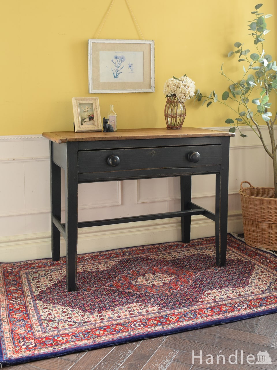 高級マホガニー材のデスク（勉強机）、彫が美しいアンティーク英国家具