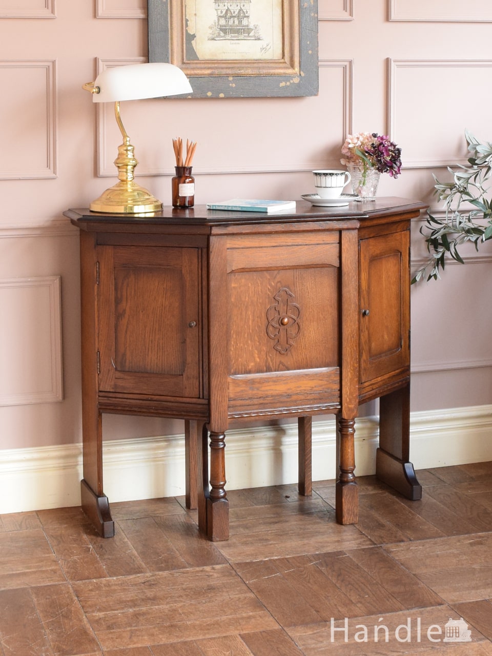 イギリスから届いたアンティークのデスク、曲線が美しいキドニー型の