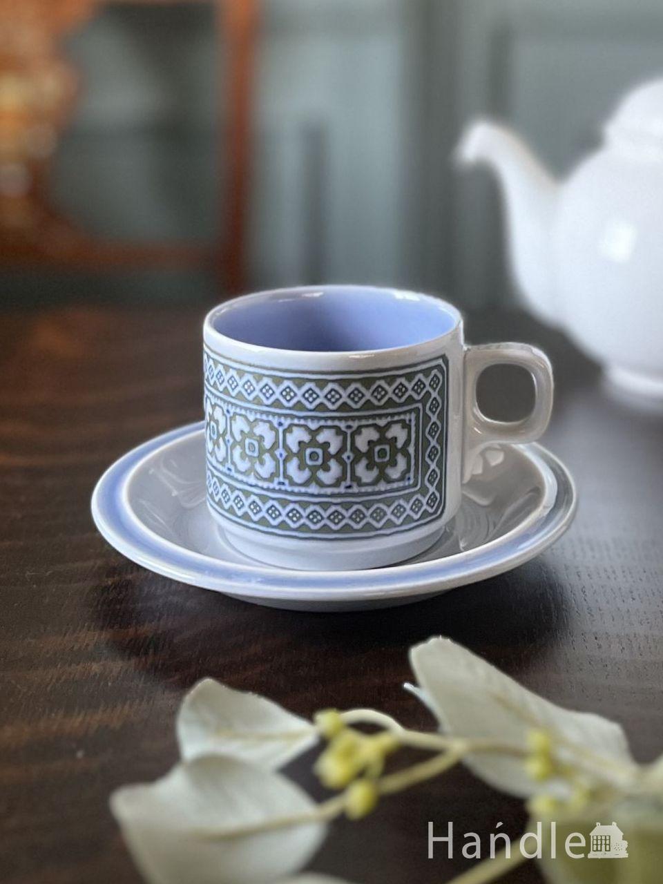 ロイヤルアルバート社プチポワンシリーズのアンティークカップ