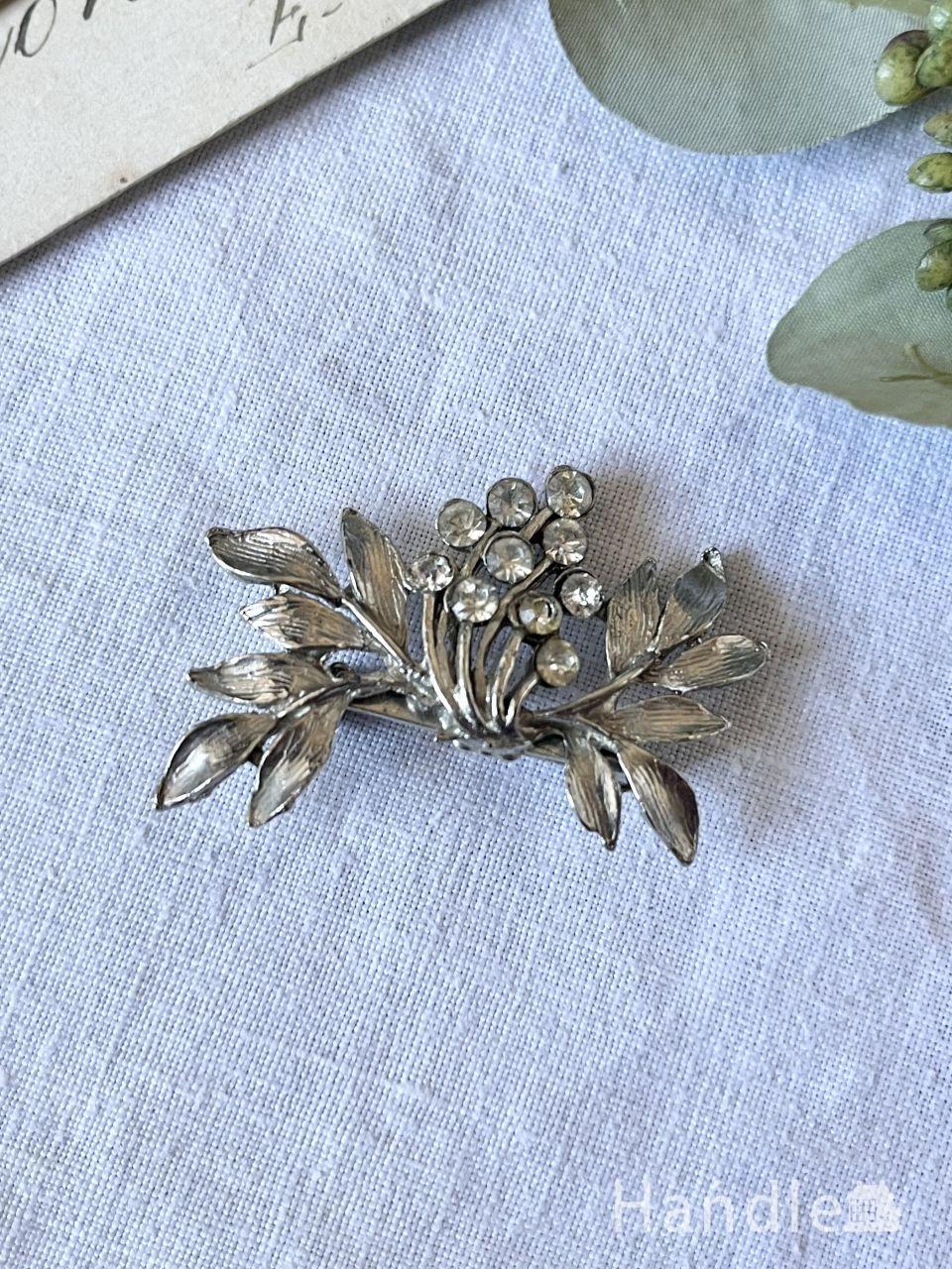 クリスマスのビンテージアクセサリー、きらきら輝くツリーのおしゃれな