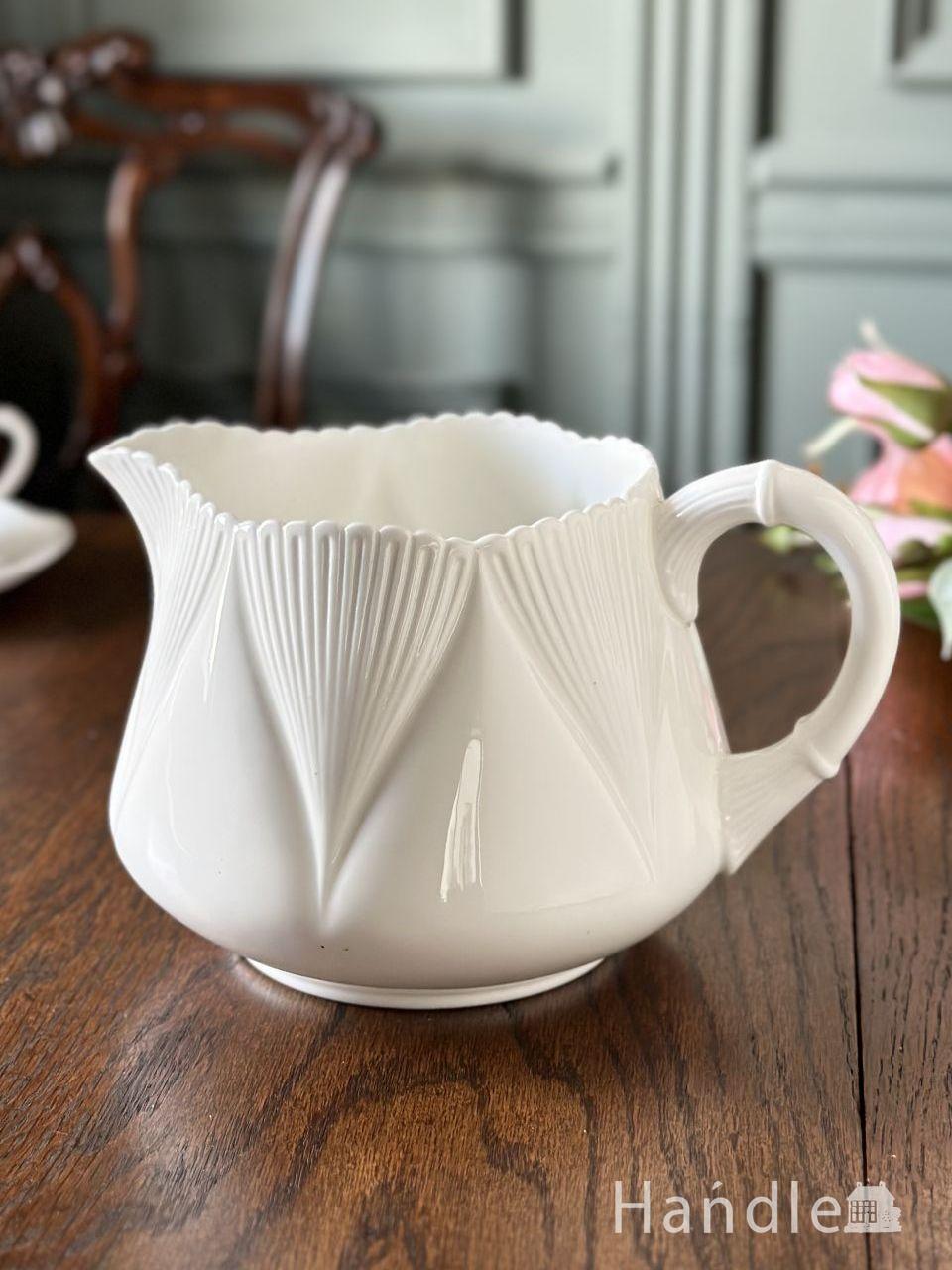 英国から届いたアンティークのウォータージャグ、シェリーの白いDainty