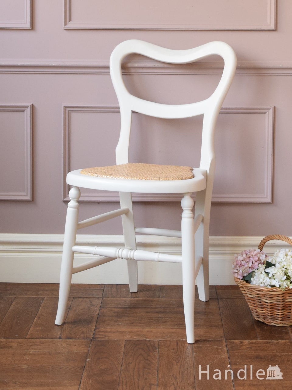 英国アンティーク調の白いダイニング椅子、おしゃれなバルーンバック