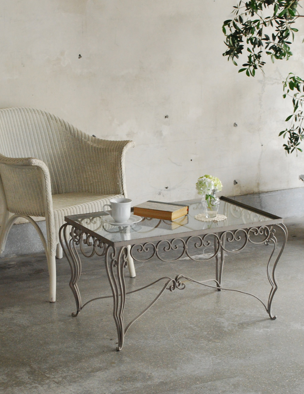 フランスのアンティーク家具、ガラス×アイアンの素敵なコーヒー