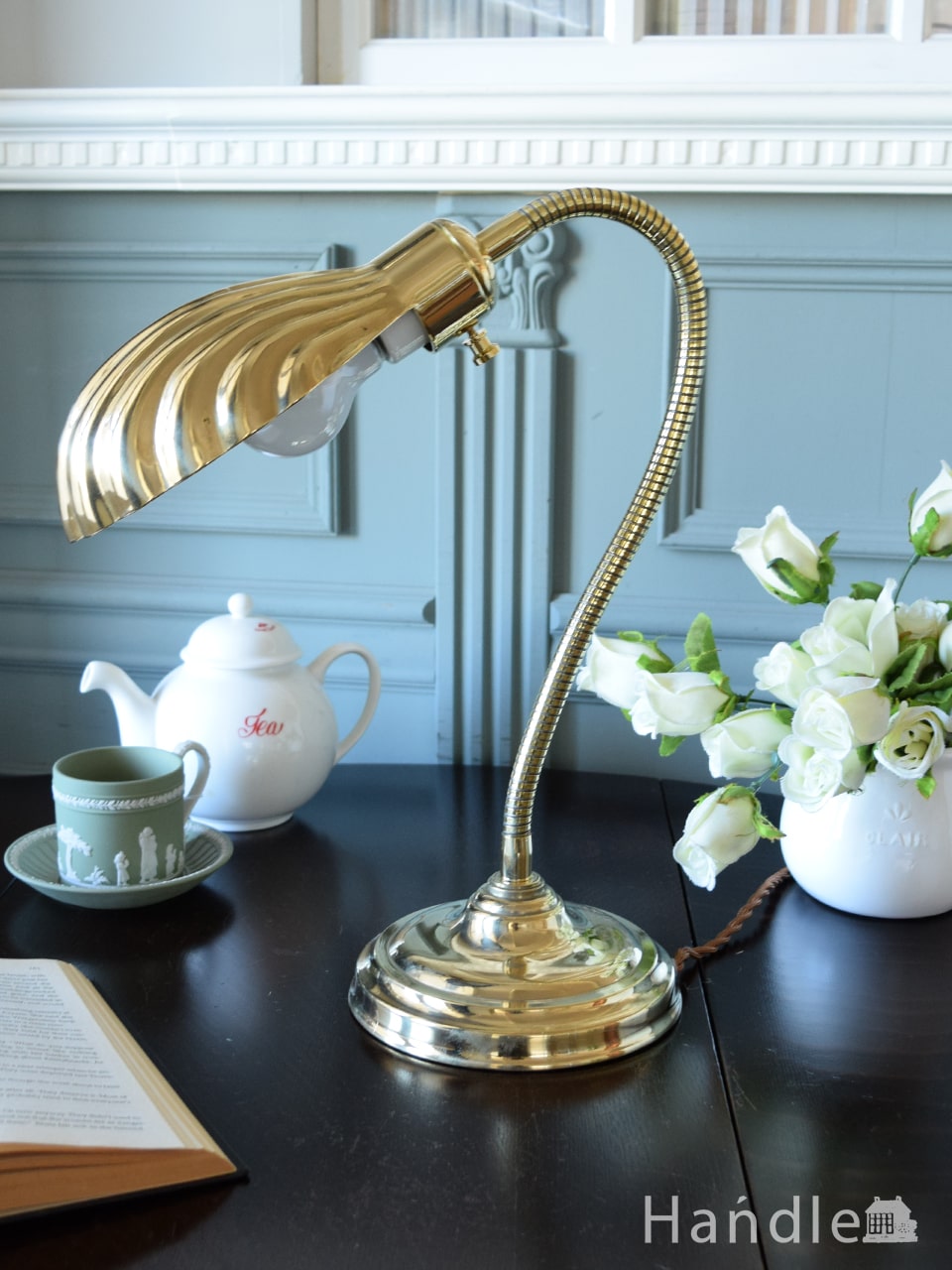 イタリアから届いたおしゃれなスタンドライト、お花のようなシェードが