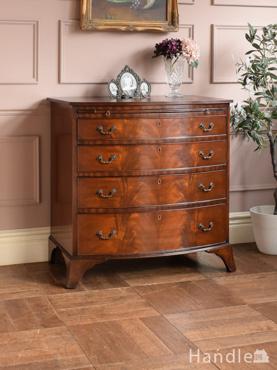 キレイなアンティーク家具、取っ手も美しい南仏スタイルの3段フレンチ