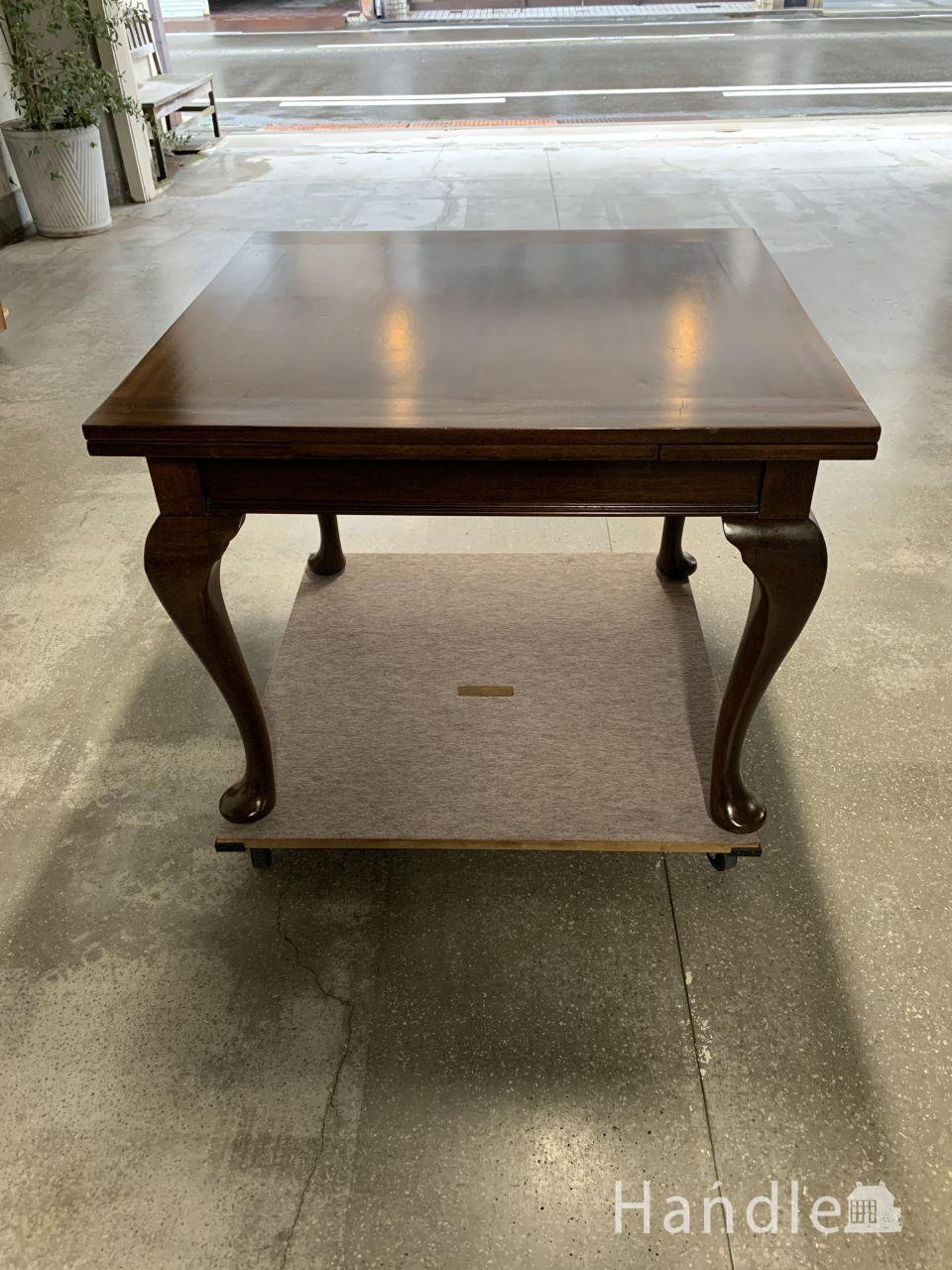 重厚感あるツイスト足がおしゃれなアンティークの伸長式テーブル、英国