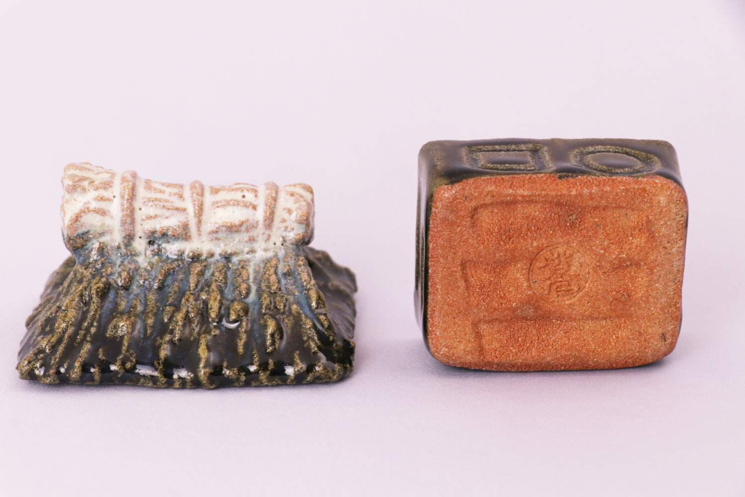 唐津葛屋香合 | 土師窯 Hajigama 八児紫石 Yachigo Shiseki