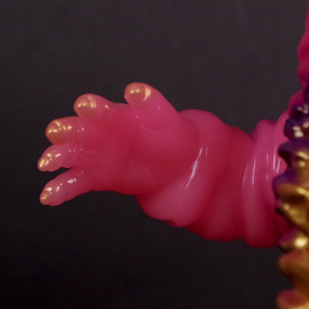 12月23日(月)18時より抽選開始】【STRANGE GALLERY】ゴモラ(桃蓄光)が