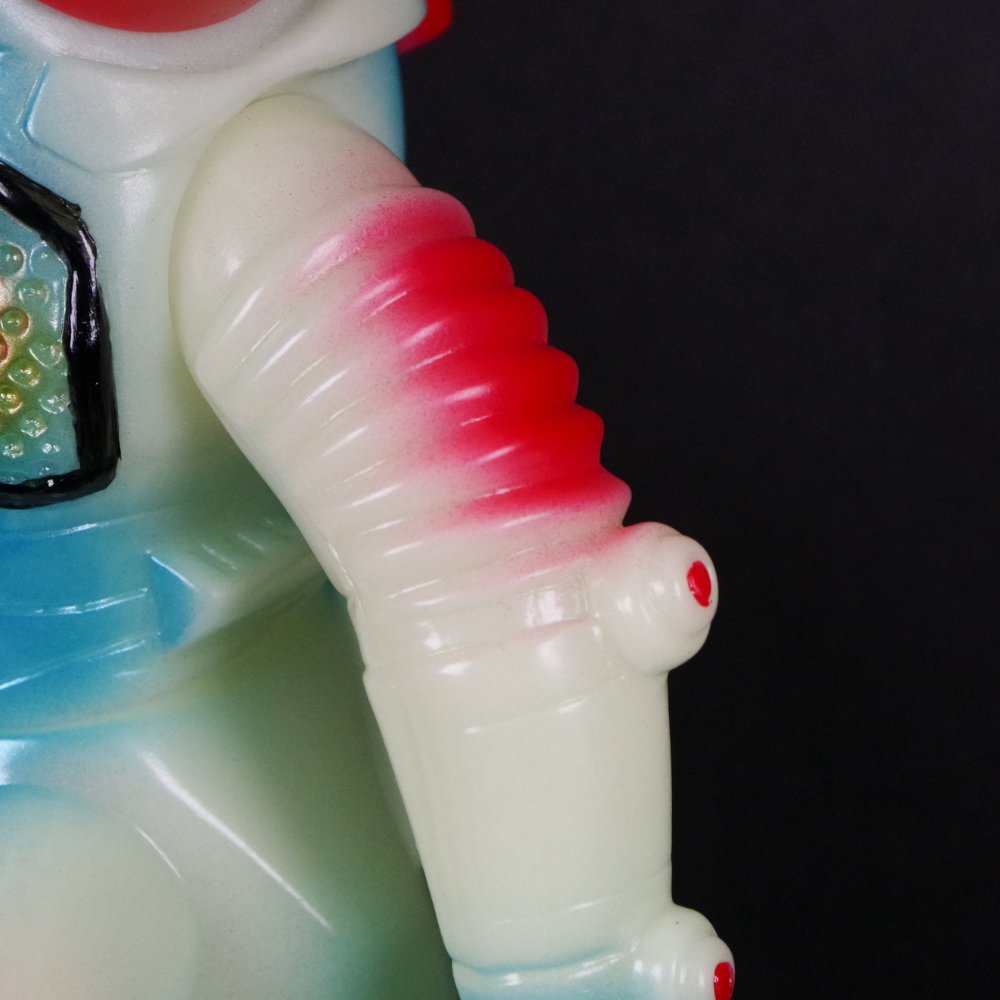 3月9日(日)より販売開始】【ブルマァク】キングジョー(蓄光ブルー)が