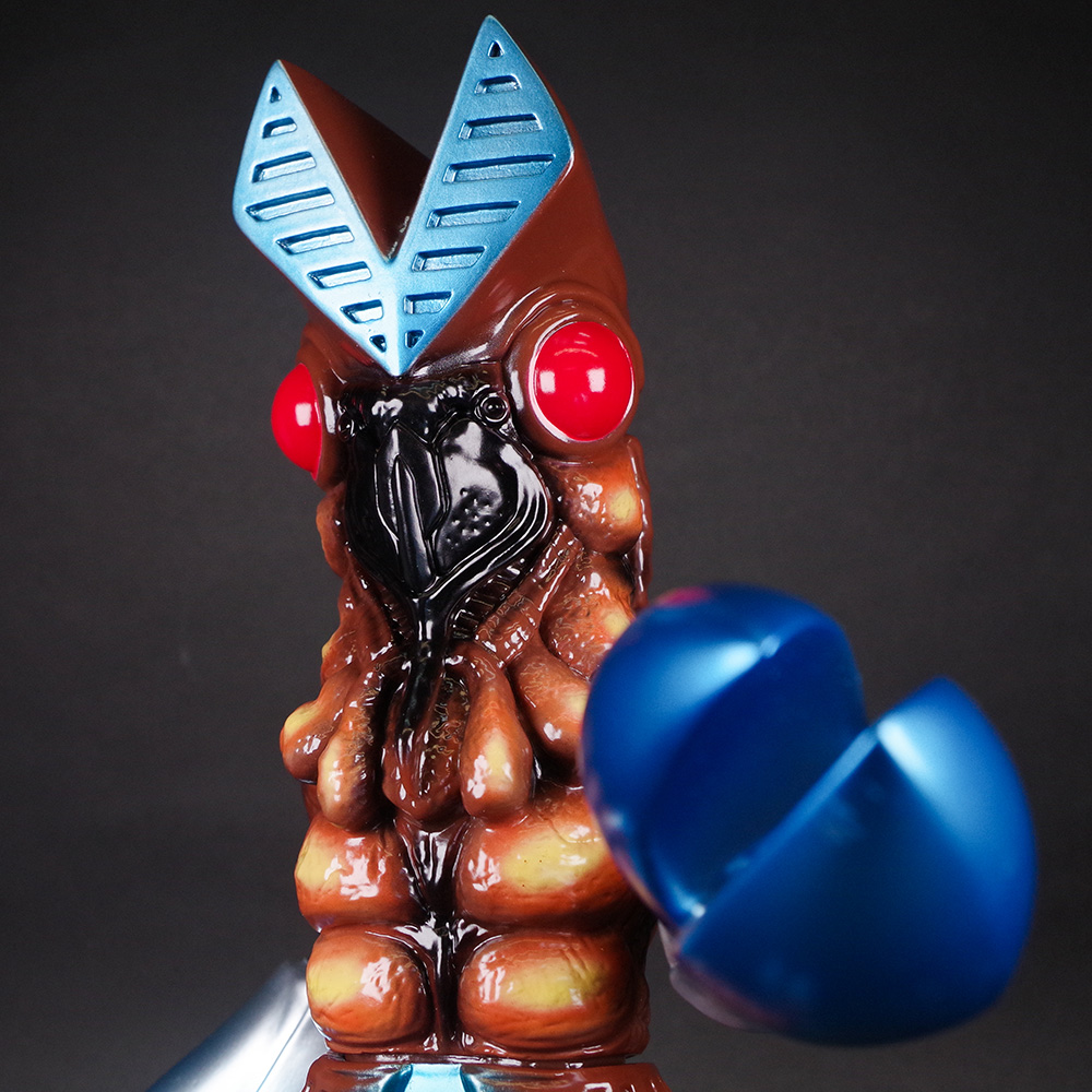 PlanetX」と「墓場の画廊」のコラボ企画。「バルタン星人」のニュー