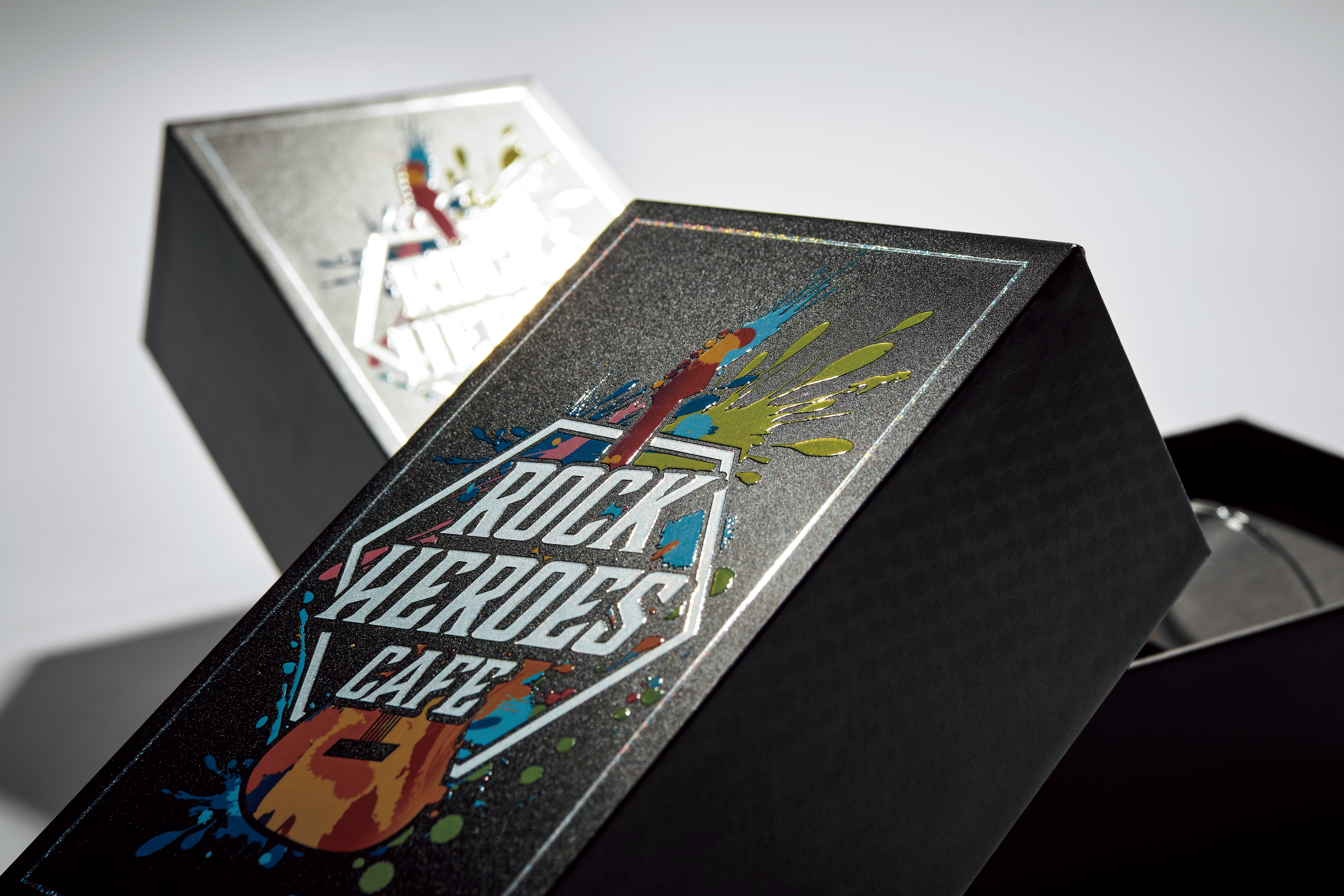 高級感を演出するUVシルク厚盛印刷とは | ハコスグ | オーダメイドOKの