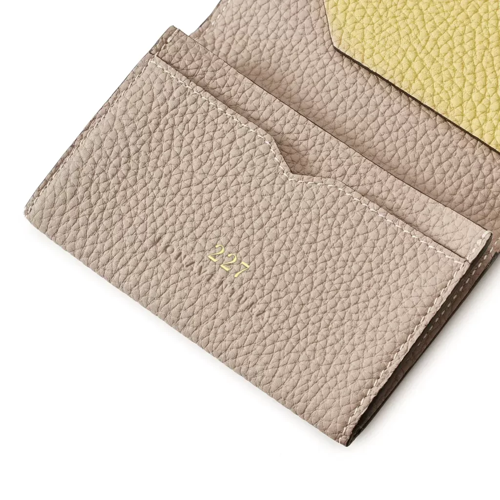 プレゼントに最適】ボナベンチュラの名刺入れはビジネスで好印象！