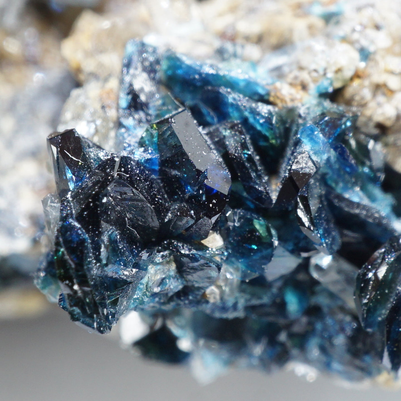 高品質》カナダ Yukon準州産 ラズライト(天藍石)・水晶 – 天然石