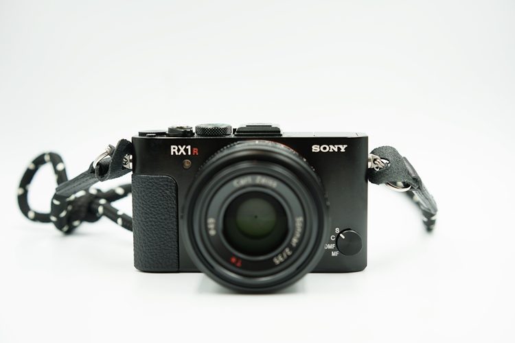 最強フルサイズコンデジのSONY RX1RⅡを新たな相棒に迎え入れました
