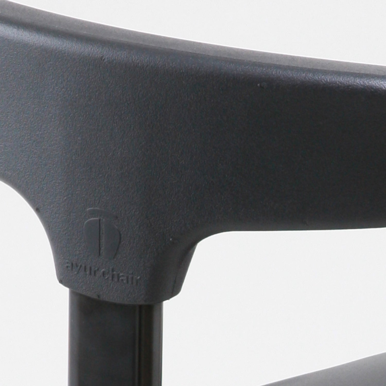 腰と姿勢をケアするアーユル・チェアー – HATCH