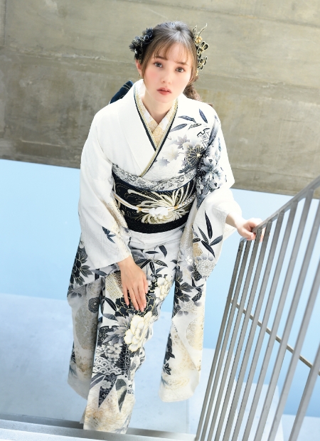 白/ホワイト/古典柄/レトロ/モード/シンプル】の成人式振袖人気