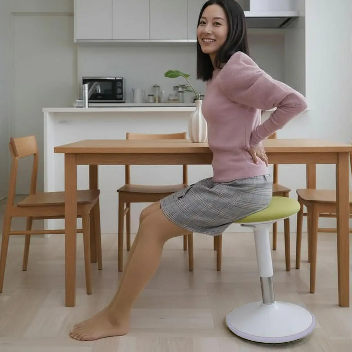 グラッチェア® - バランスチェアのように座るだけでデスクワークし