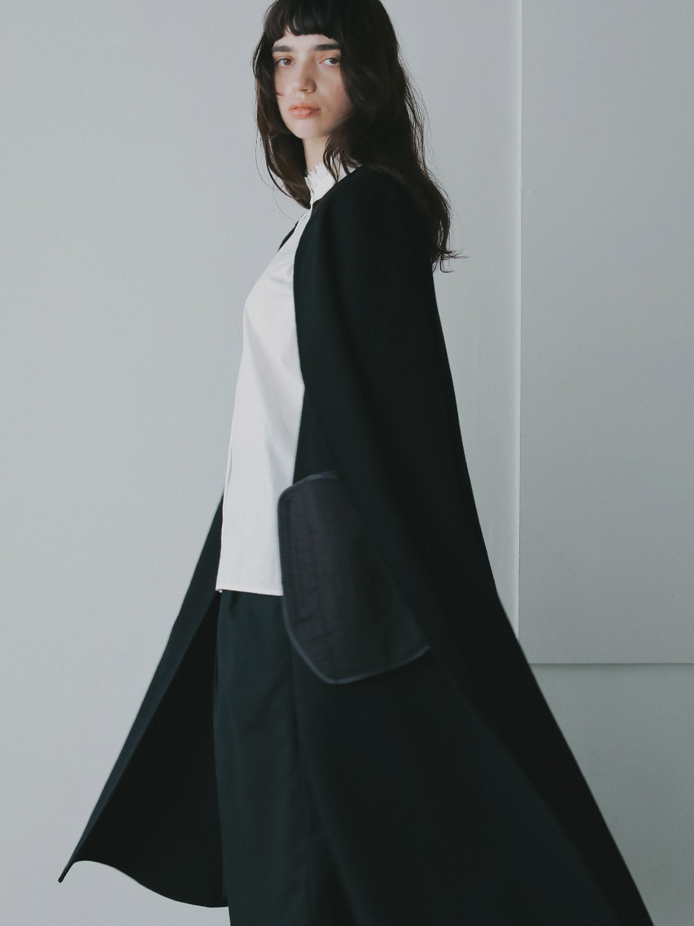 カシミヤブレンドロングケープ | Coat | HER. Online Store