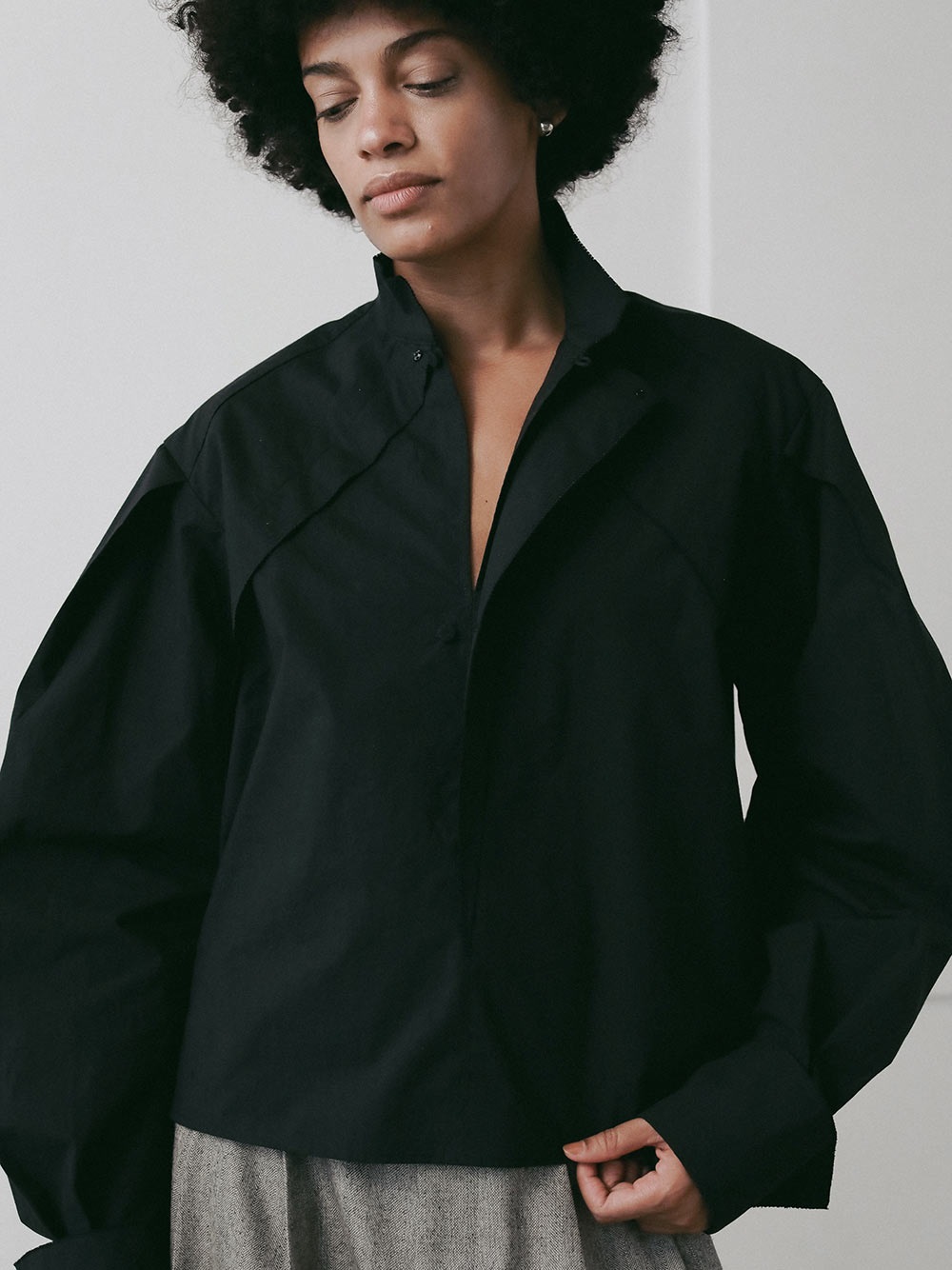 ピコデザインフラップブラウス | Blouse | HER. Online Store