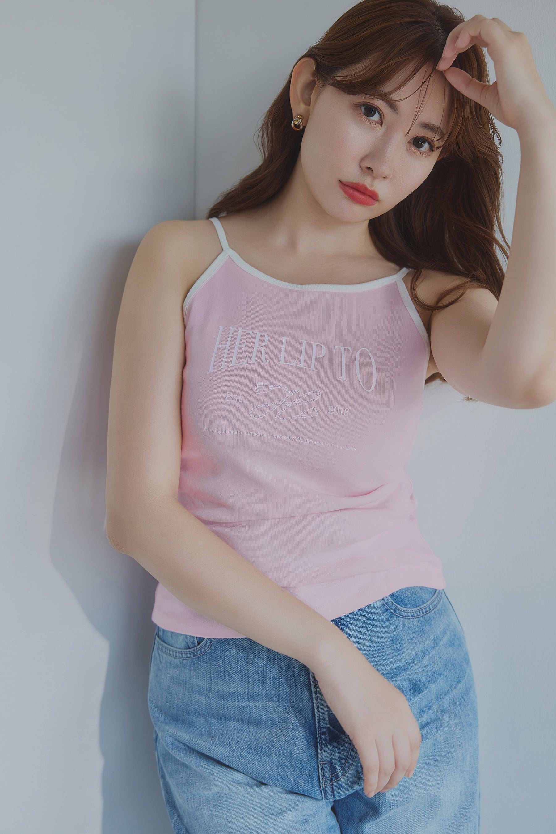 Her lip to Logo Top