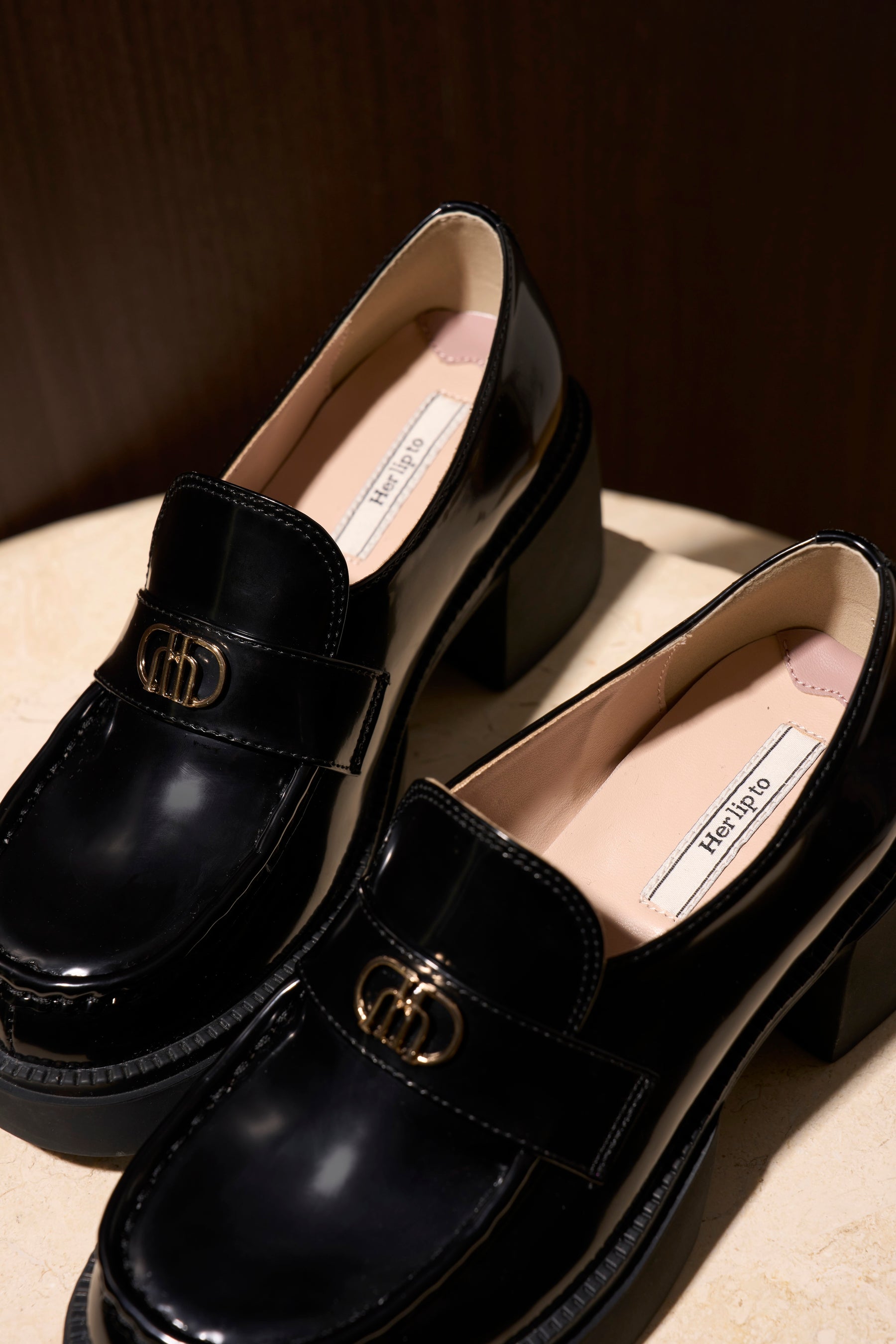 新色】Trois Logo Loafers