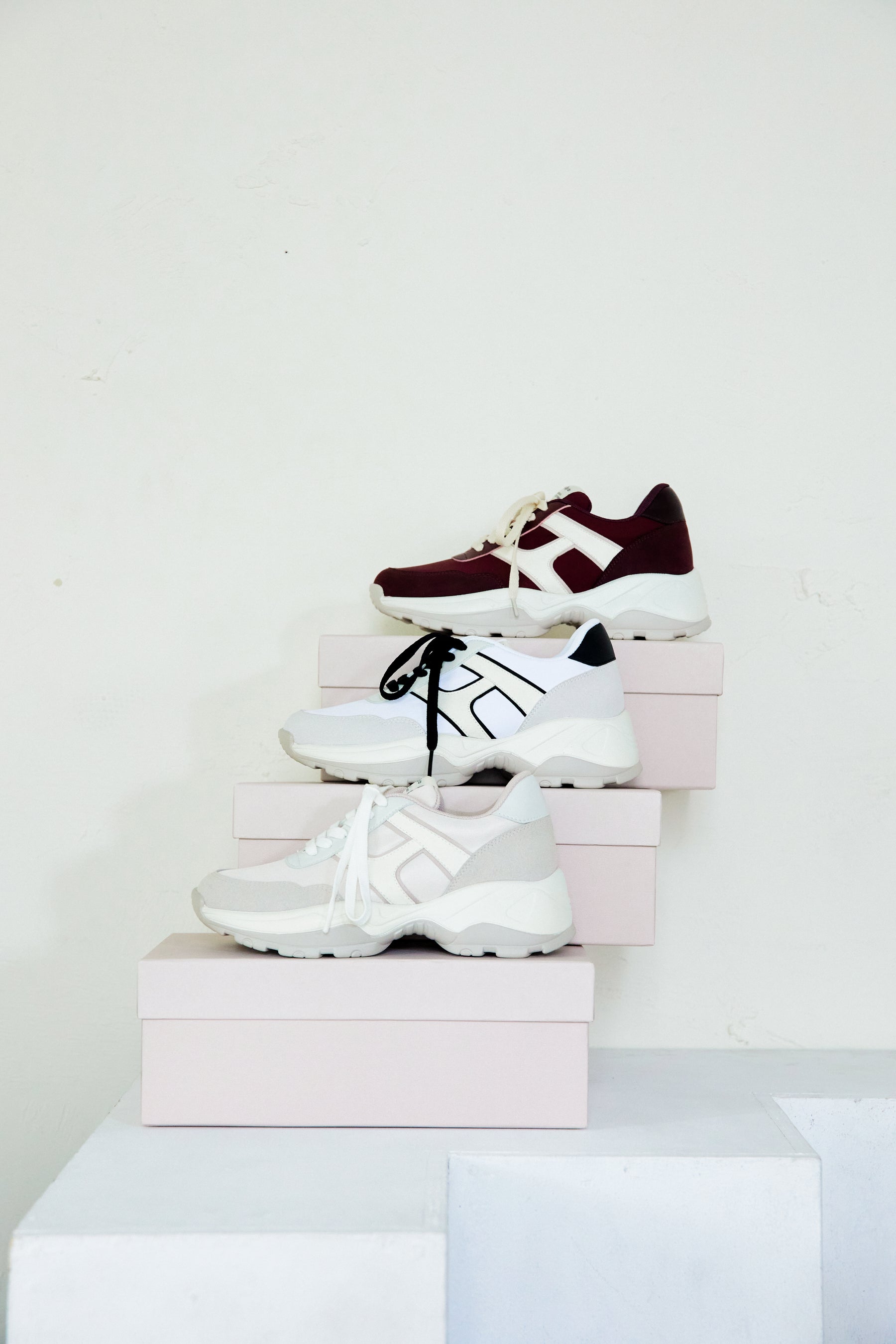 white / beige / black×white / bordeaux】Le City HLT Sneakers