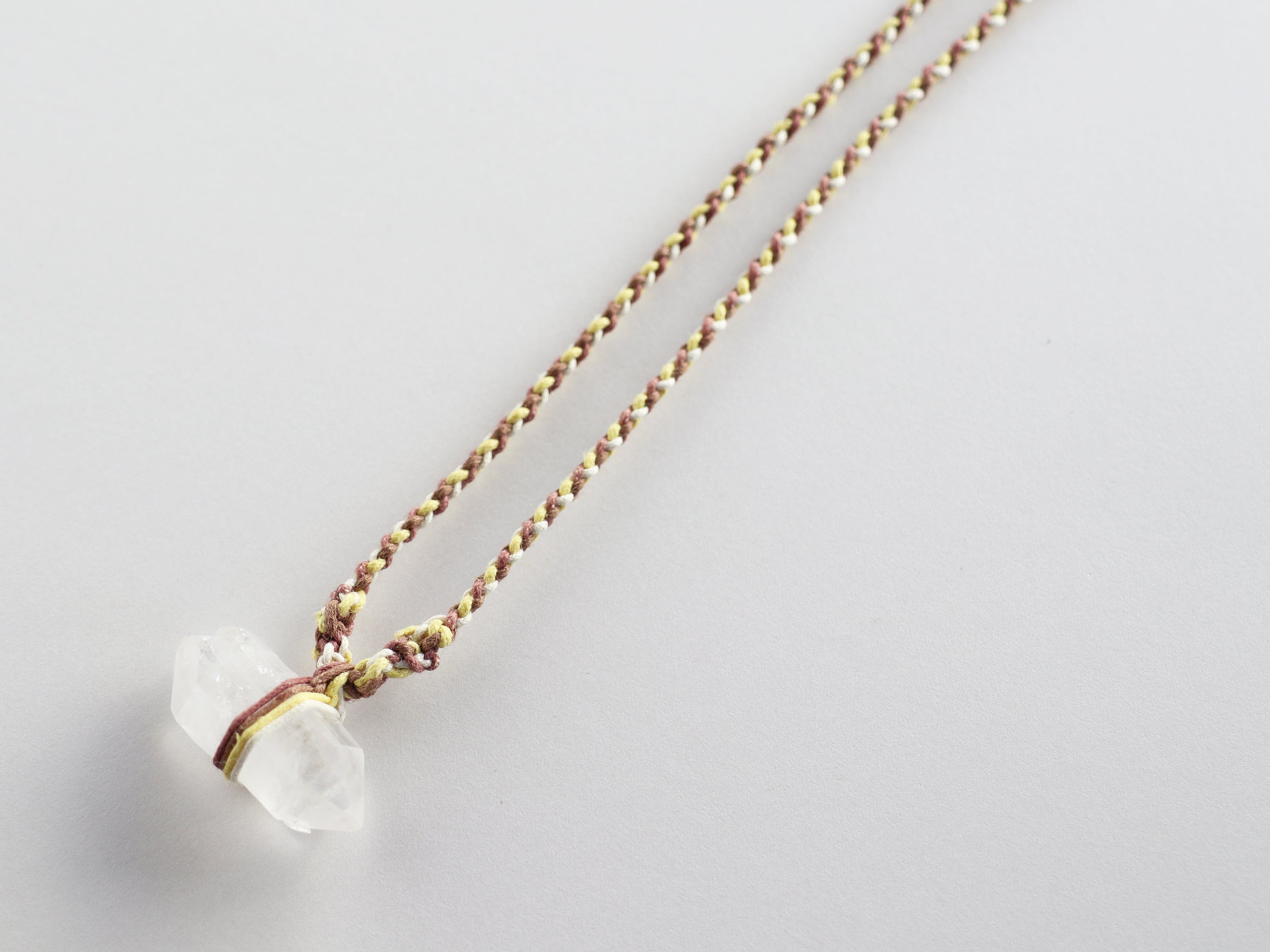 ガネーシュヒマール産ダブルポイント水晶原石のマクラメネックレスPN