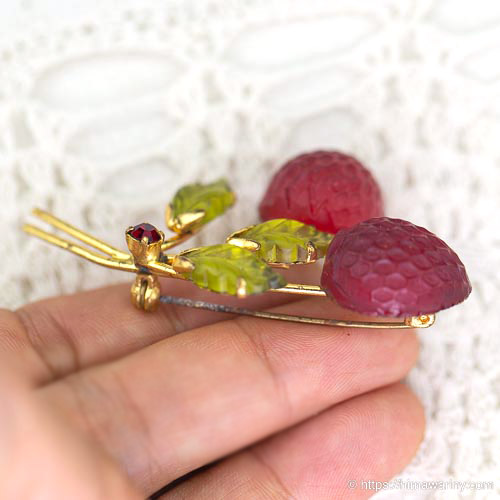 Austria-ストロベリー・フルーツガラス・アンティーク・ブローチ