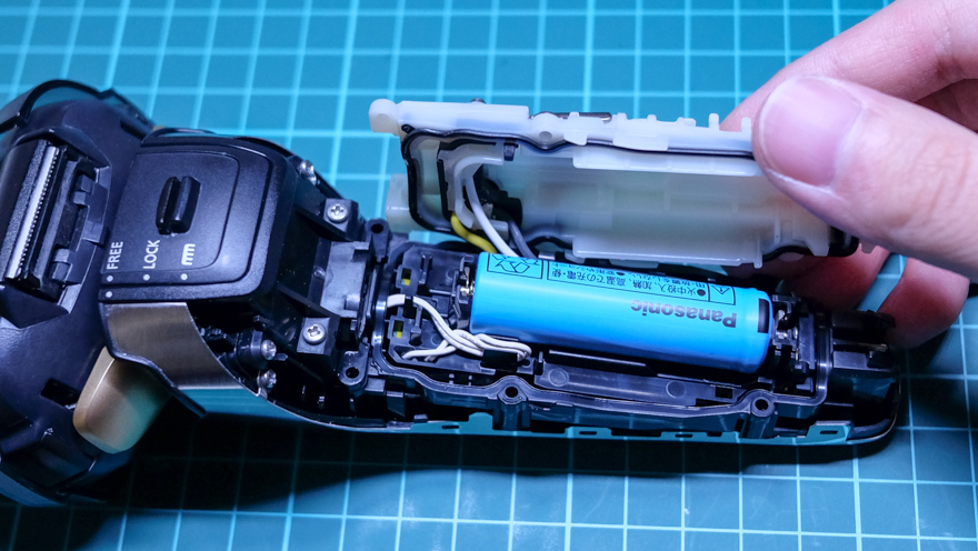 Panasonic ラムダッシュ5枚刃(ES-LV9A-S)のバッテリー交換方法 | 髭