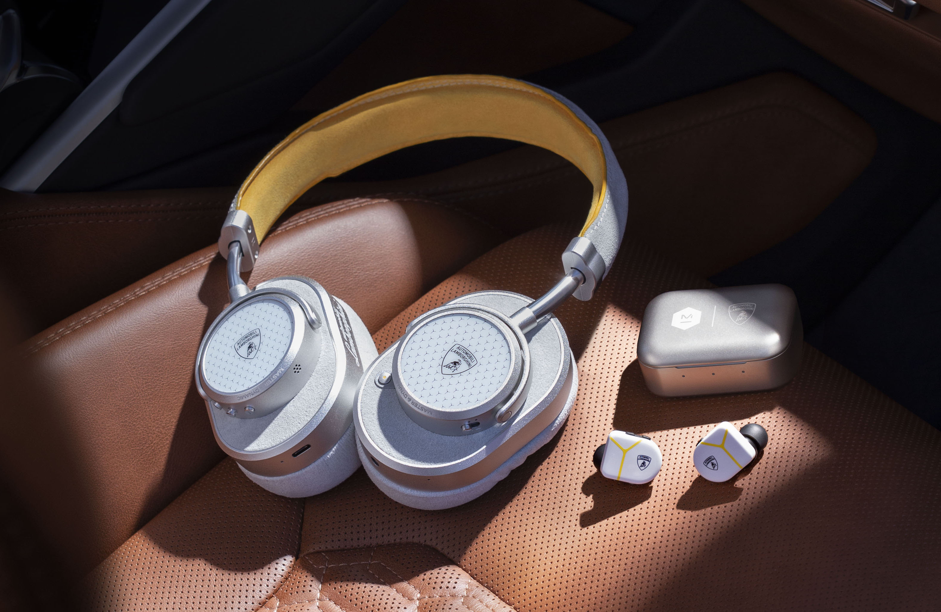 ランボルギーニのコラボコレクションにAlcantara採用ヘッドフォン登場