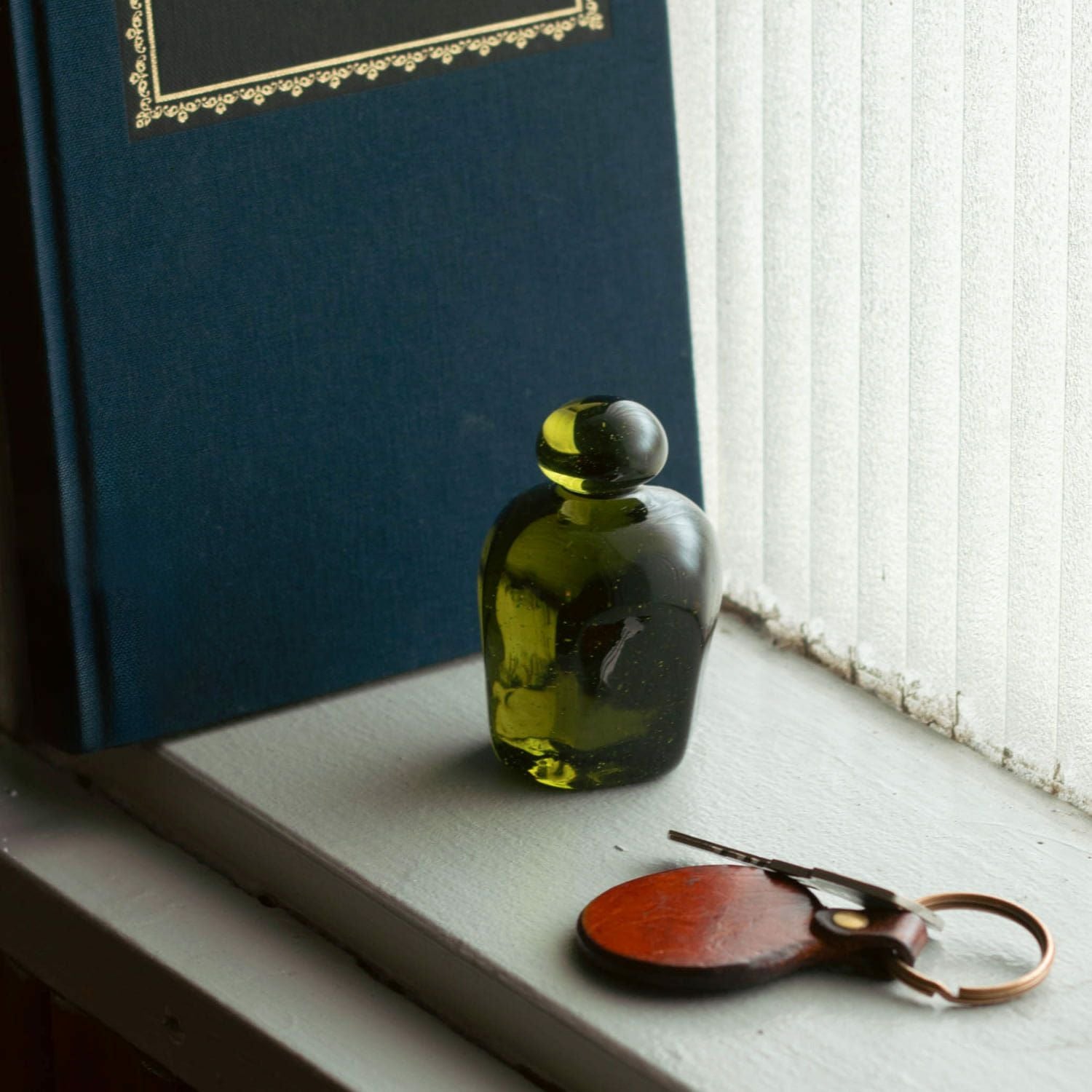 attache アタシェ | 再生ガラス ペーパーウェイト | HIGHTIDE