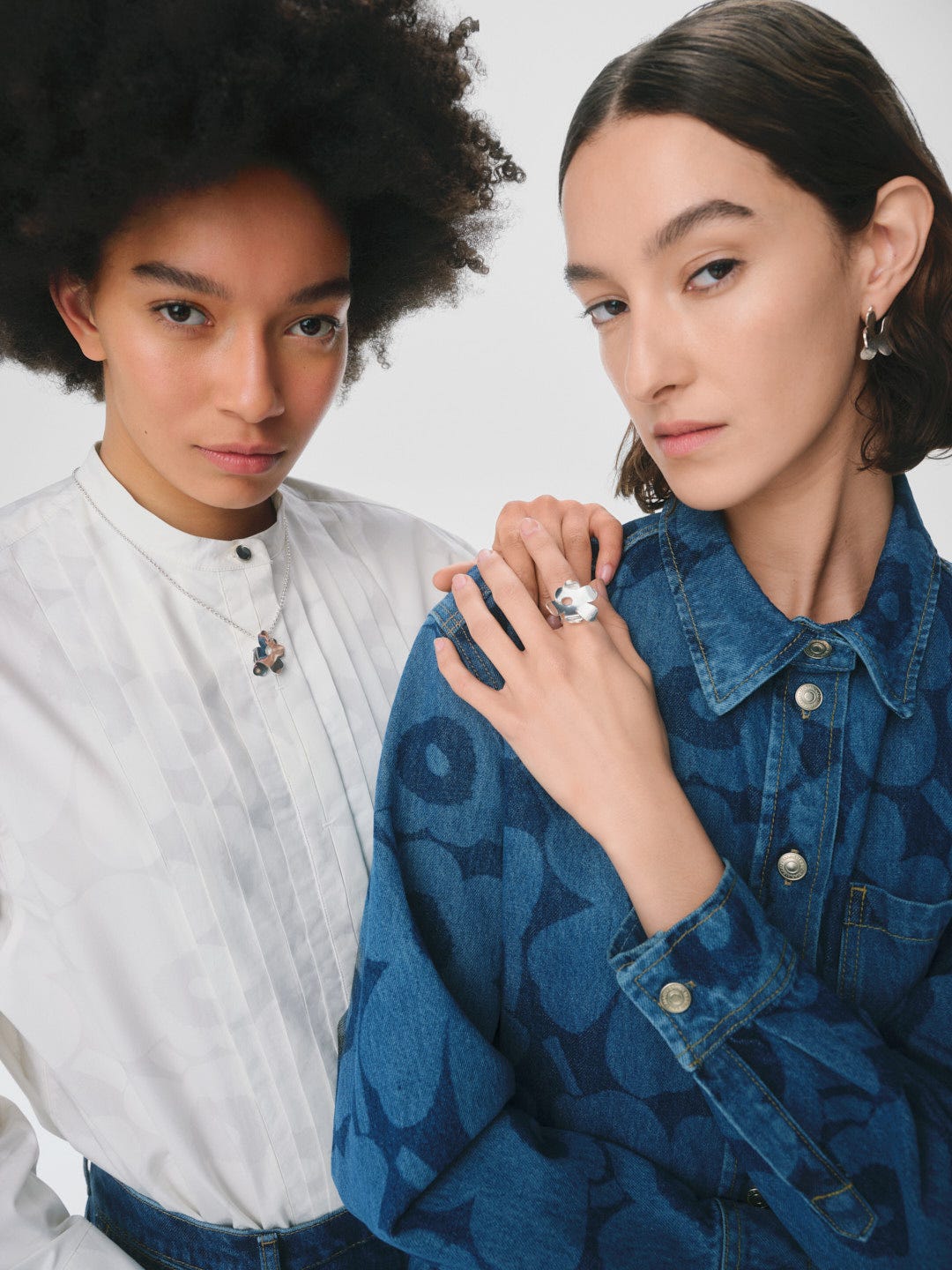 マリメッコ」と「カレワラ」が限定コラボジュエリーを発売