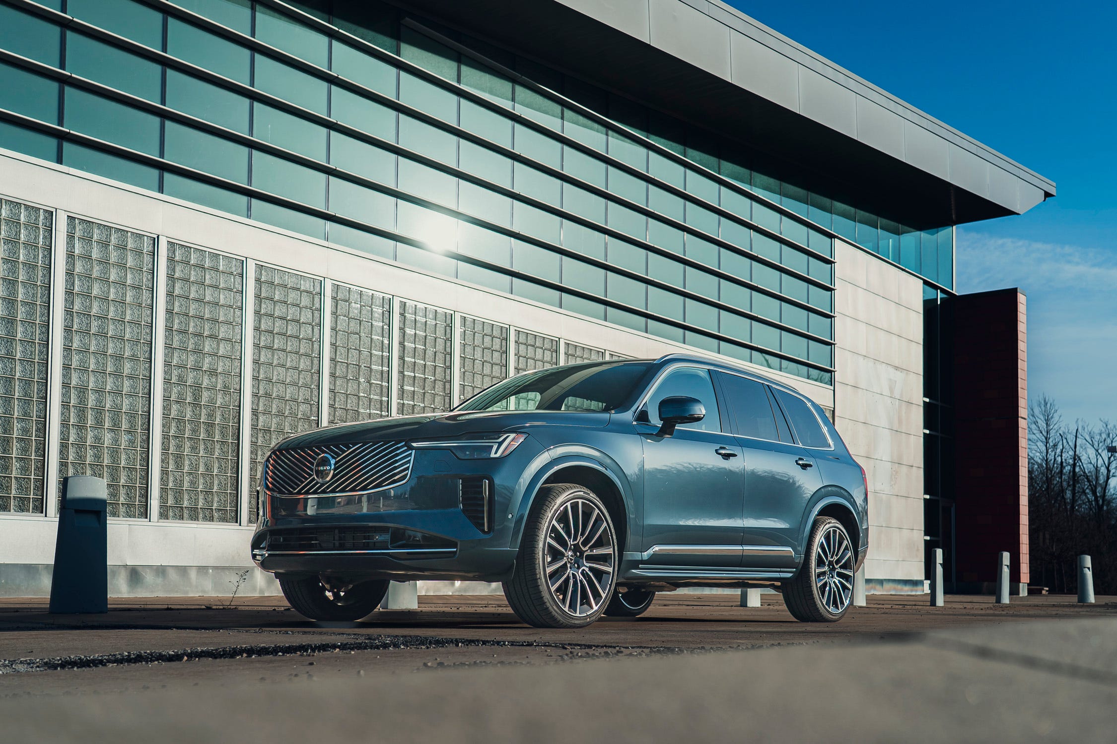 2025 Volvo XC90 Review, Pricing, and Specs