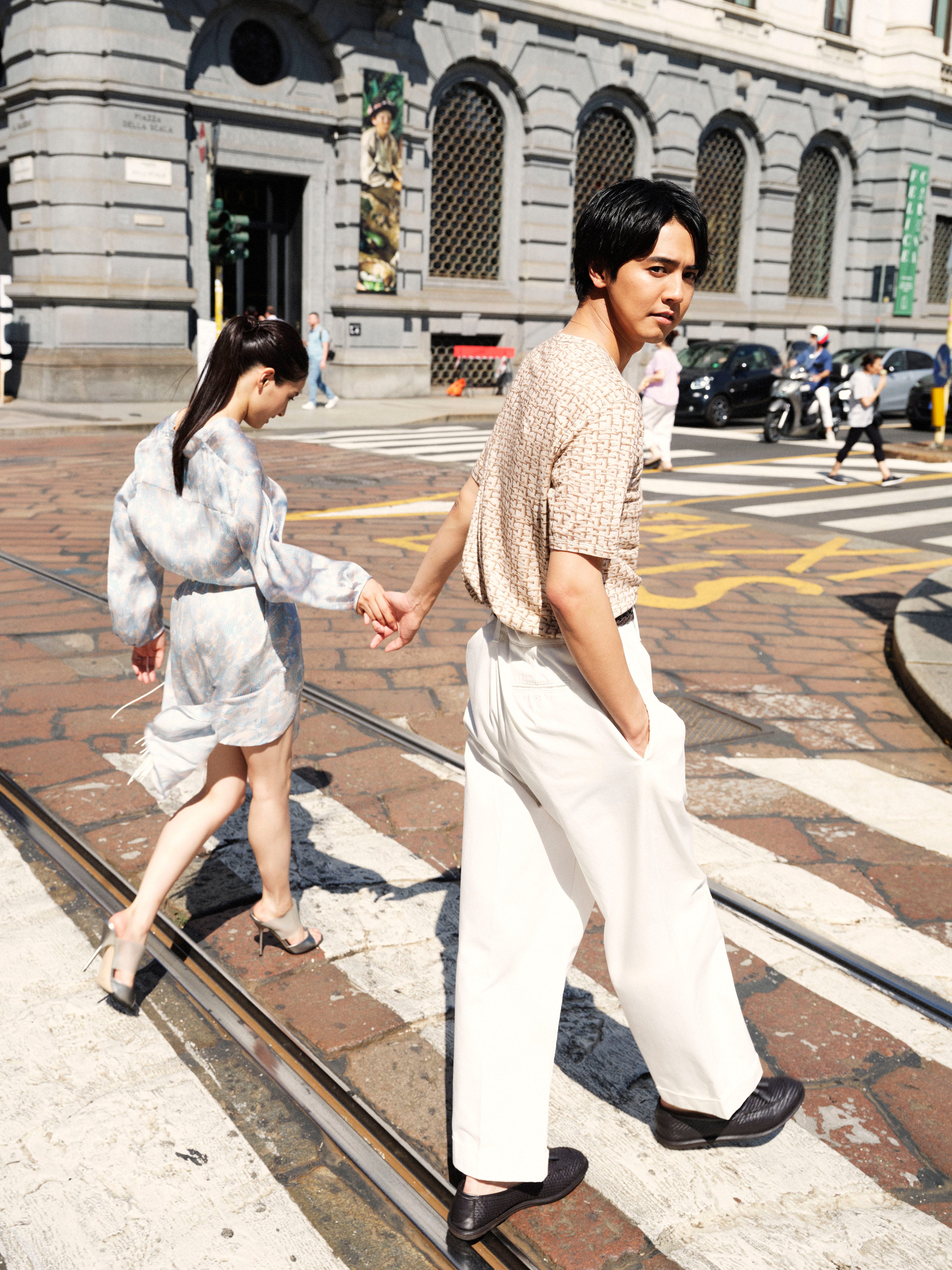 片寄夫婦、初共演！ ジョルジオ アルマーニをまといミラノで