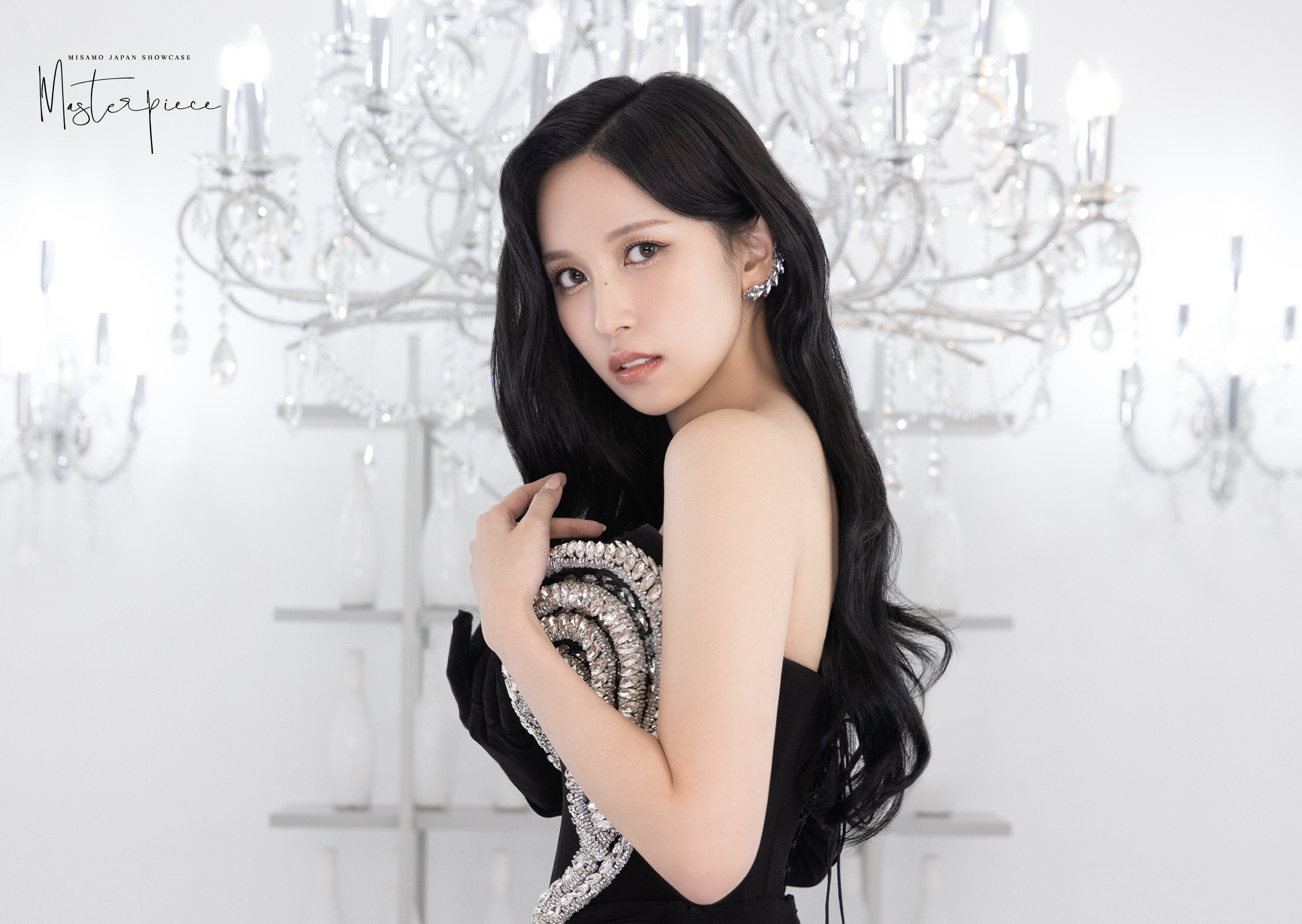 鍛え抜かれた美ボディで着こなす！ TWICE ミナのドレスアップコーデ10