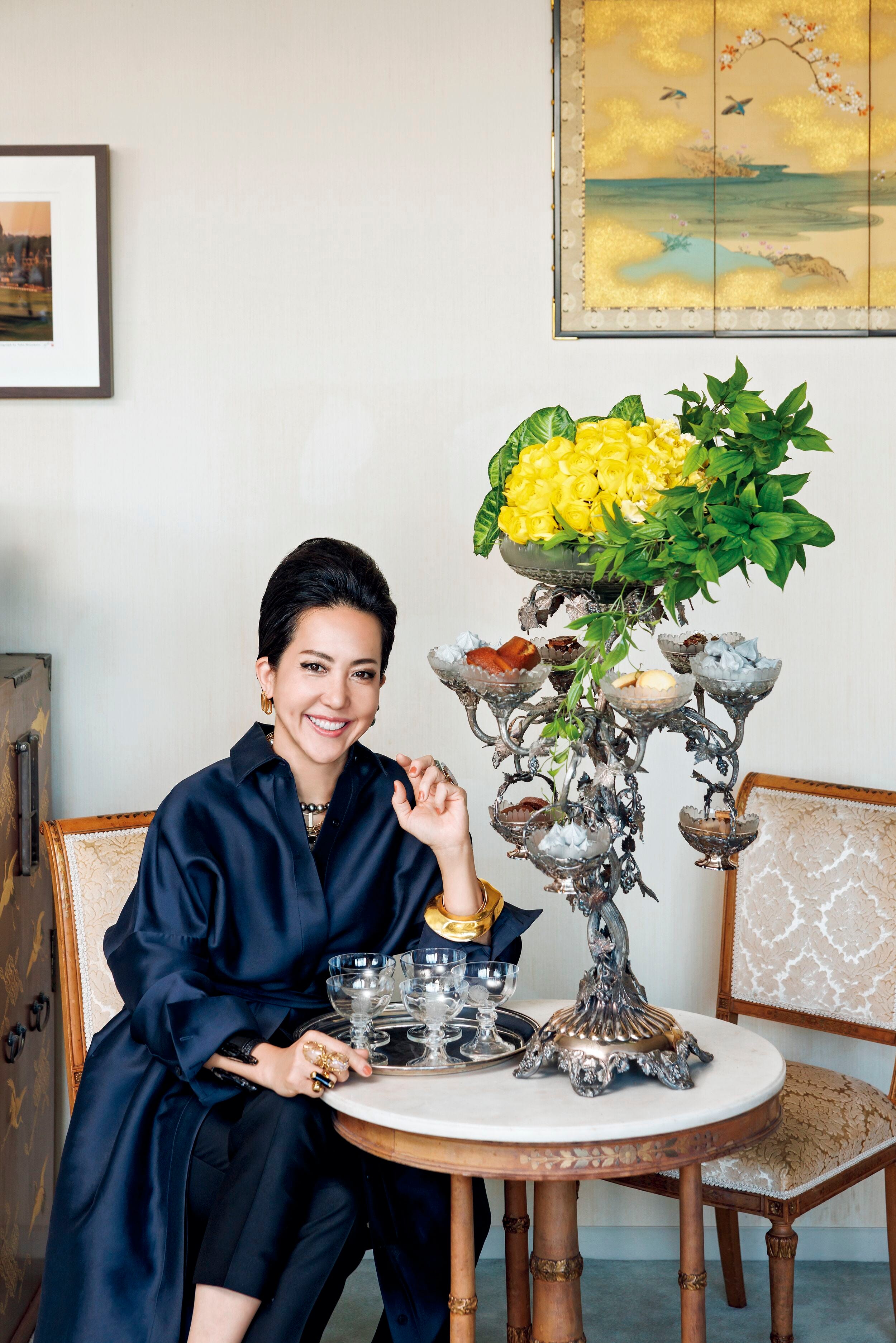 フラワーアーティスト・竹田浩子さん、曽祖母から受け継ぐ器とともに