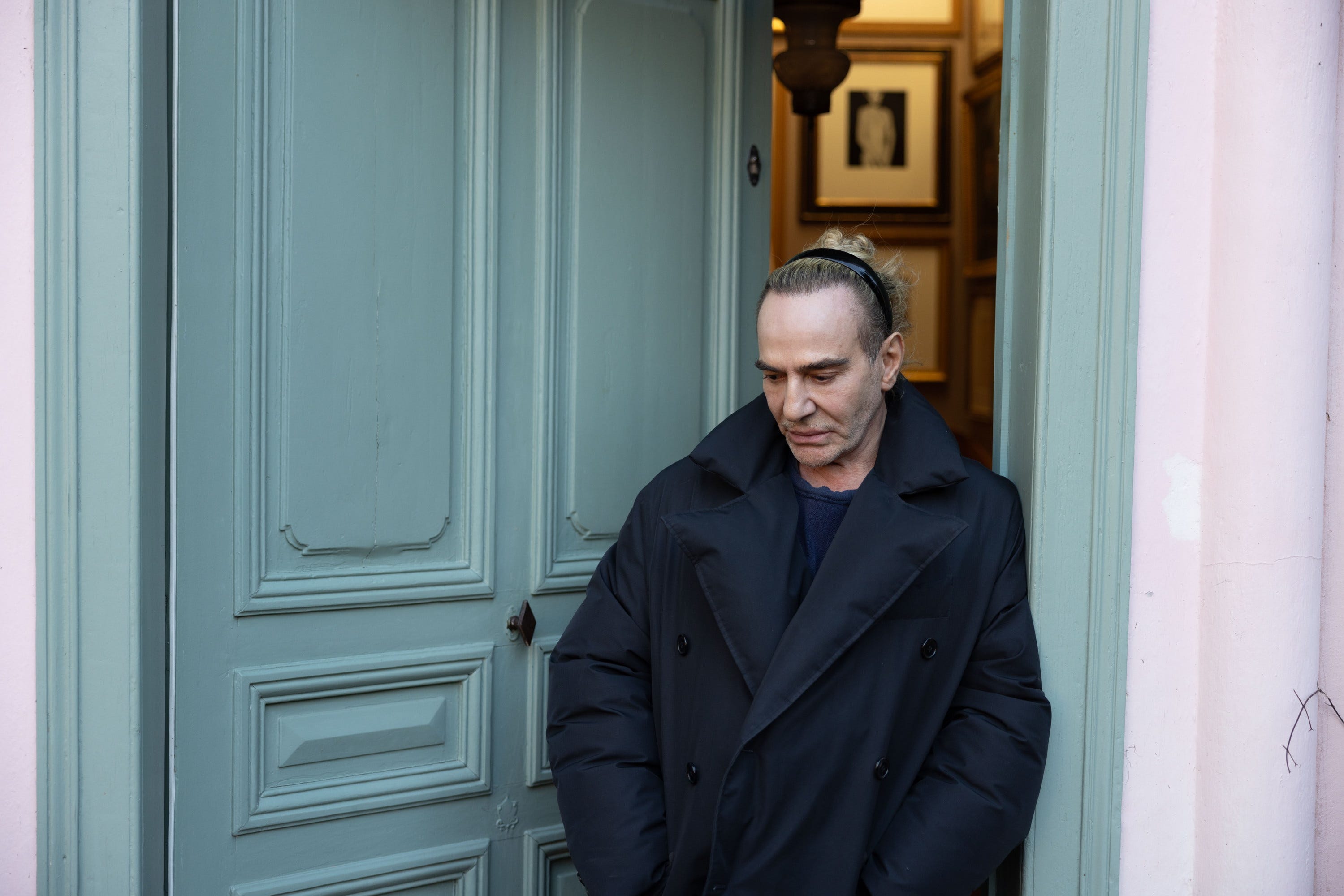 ジョン・ガリアーノ事件の真相とファッション界の闇を暴く『ジョン