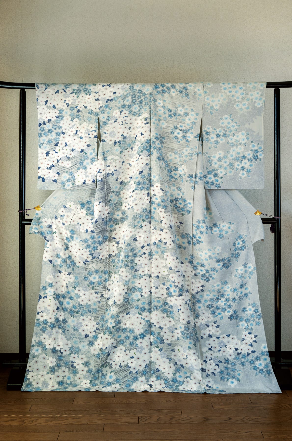 身近な自然を題材に緻密な構成で表現｜尾﨑久乃さん・ローケツ友禅染作家