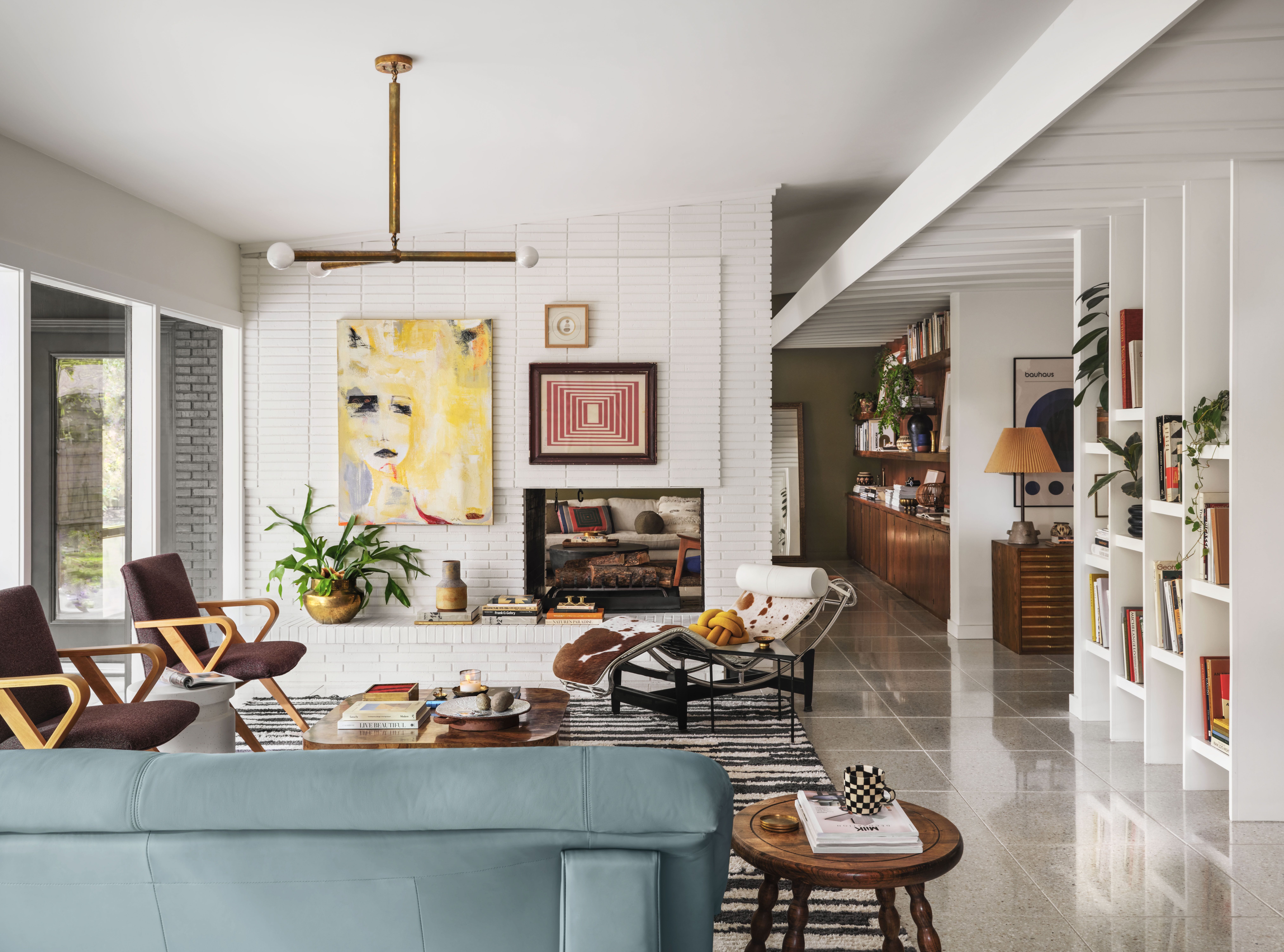 テキサス州のミッドセンチュリー建築を家族が過ごしやすくリノベーション